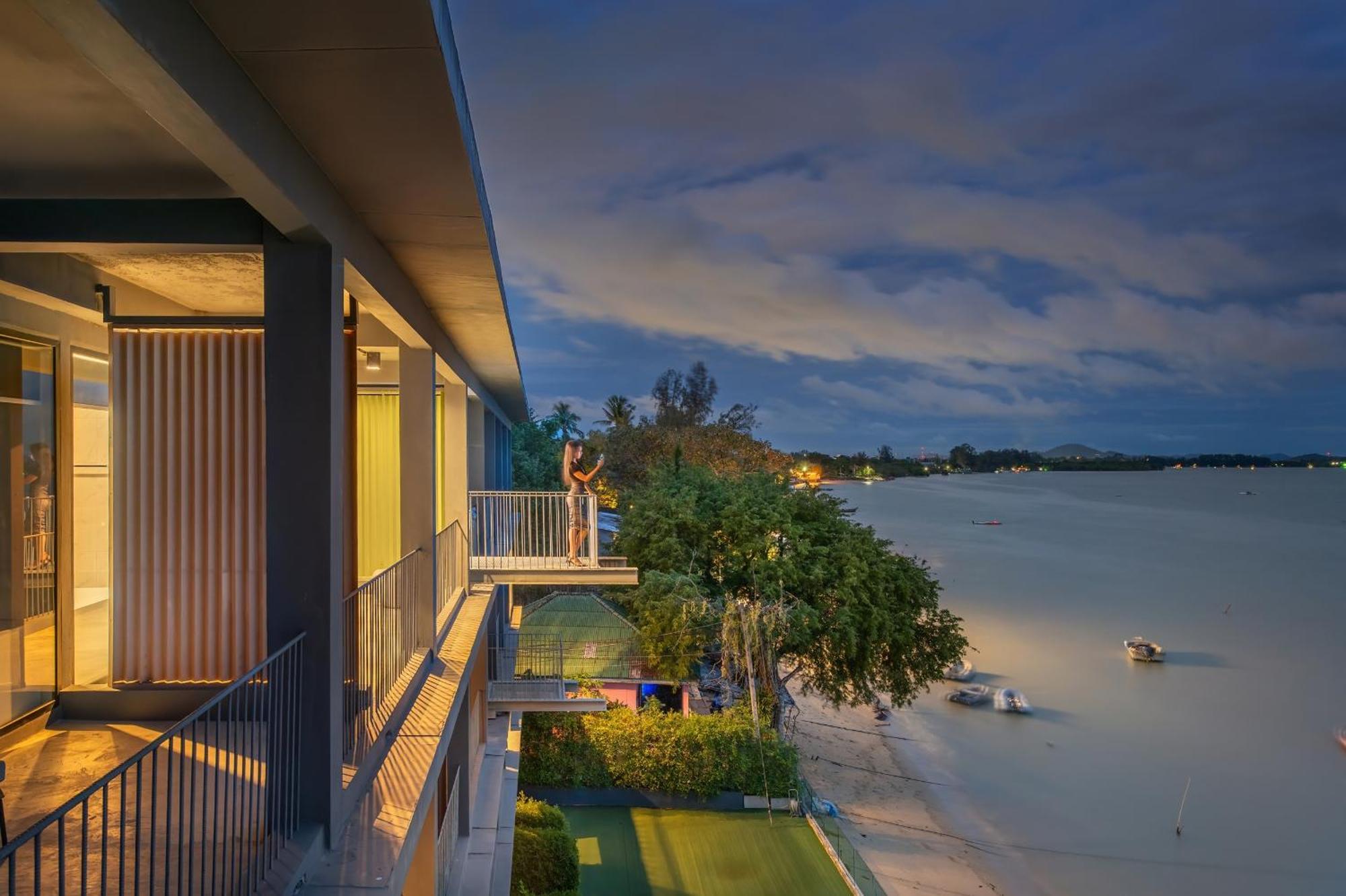 Shin Arch39 Phuket Beach Front - Sha Plus Chalong Eksteriør billede