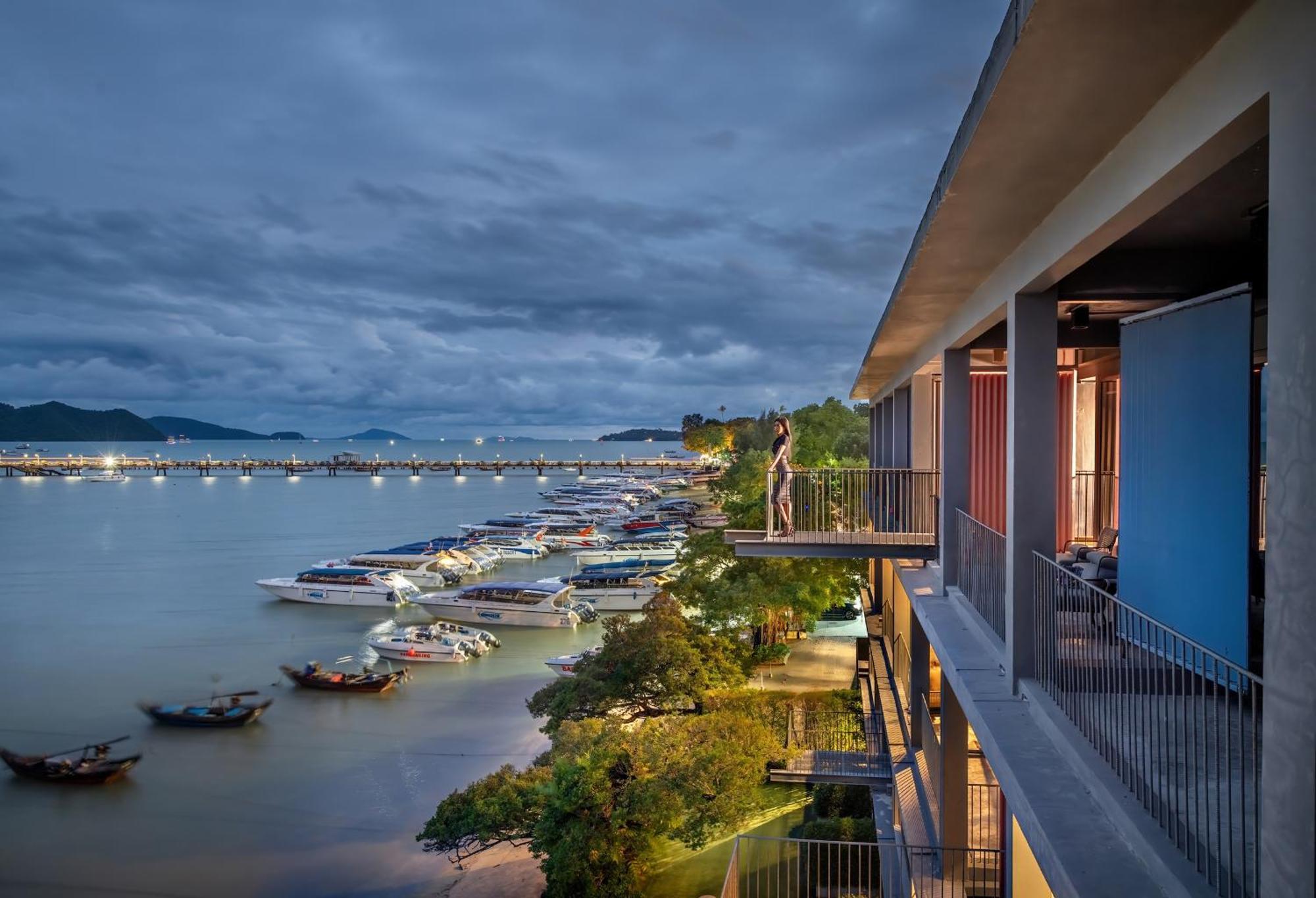 Shin Arch39 Phuket Beach Front - Sha Plus Chalong Eksteriør billede